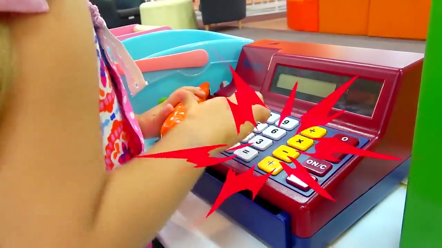 دیانا و اسباب بازی ها - بازی کردن پرنسس دیانا در موزه کودک